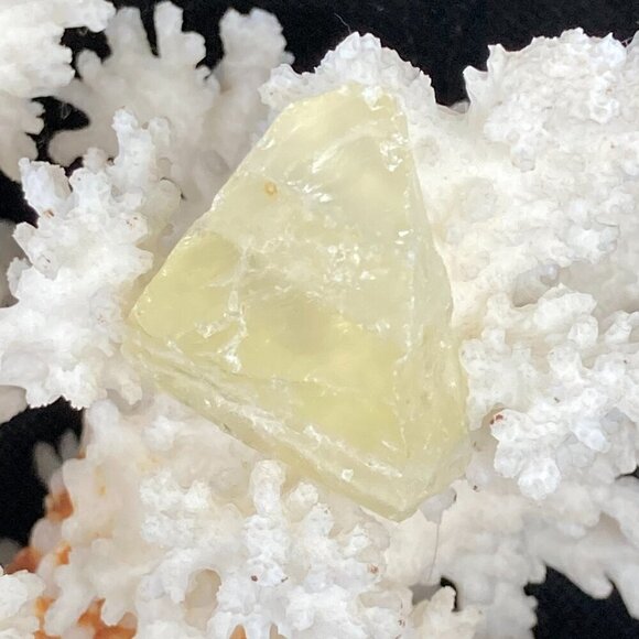 New rough cut yellow Citrine crystal - Picture 2 of 2